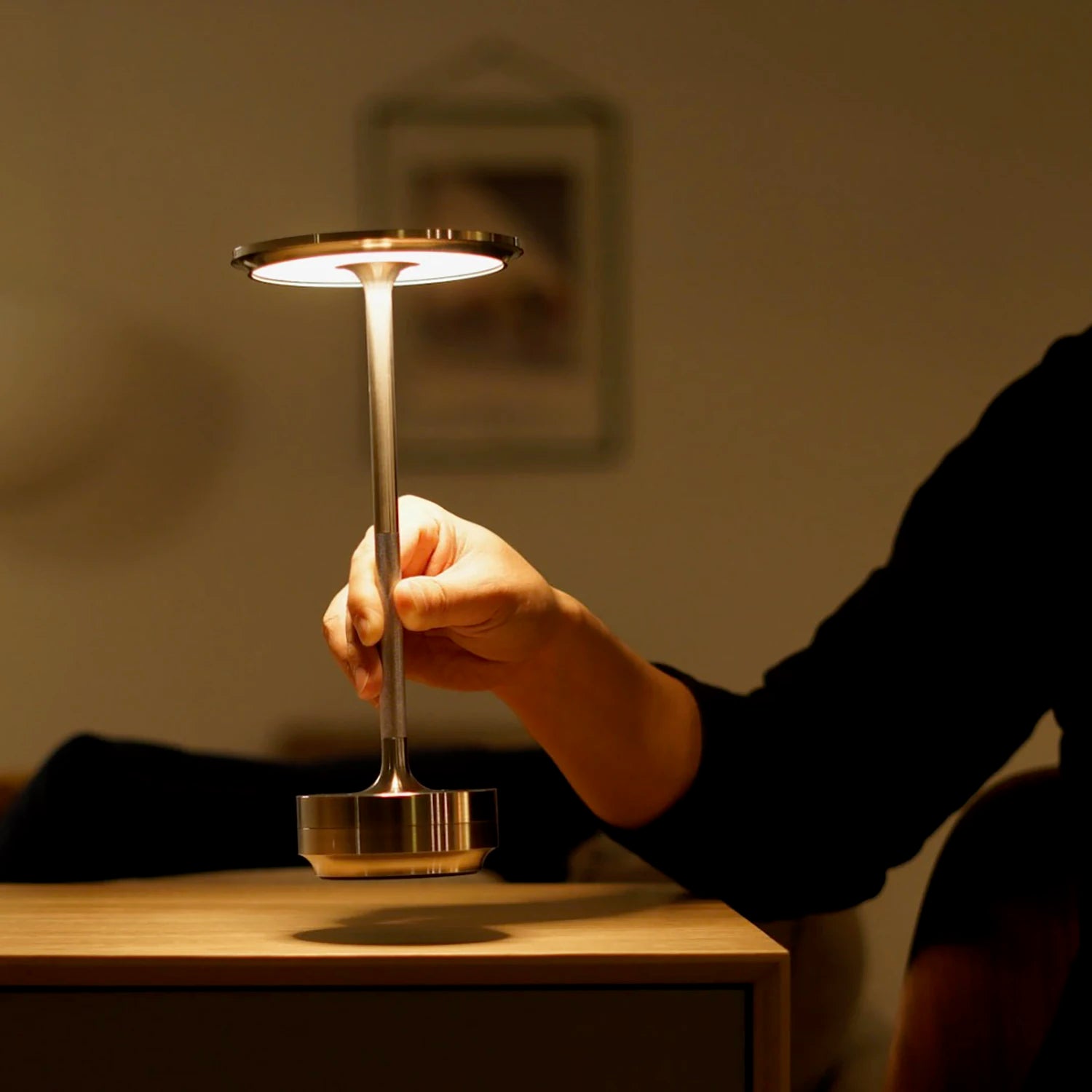 Rechargeable Touch Lamp: Modern Design and Wireless